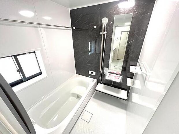 スタイリッシュな浴室で1日の疲れをゆったり癒されるのもいいですね。