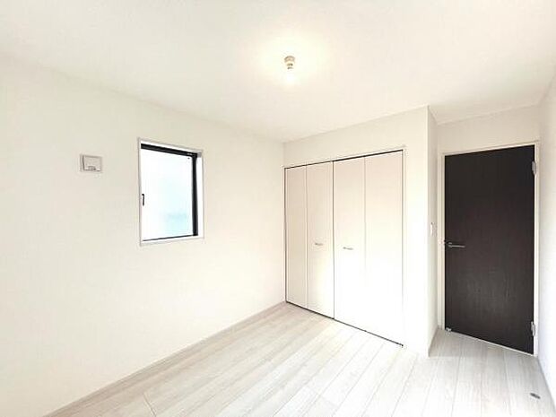 いつでもお部屋をスッキリお使い頂ける収納スペースを設置。