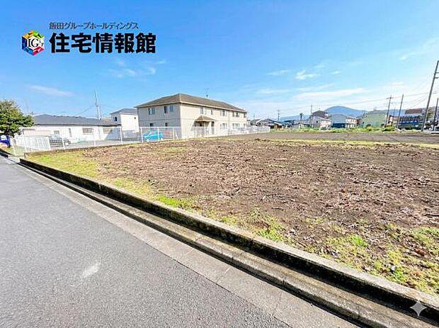 収納豊富なキッチンパントリーがあります、食料品のまとめ買い、非常食や水、備蓄品の収納にも役立ちそうですね。