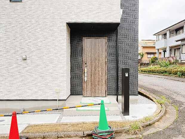 いつも気持ちよくご家族を迎えられる玄関です。