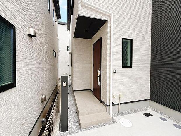 いつも気持ちよくご家族を迎えられる玄関です。