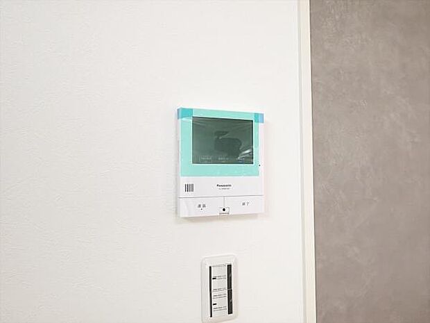 訪問者を確認できるTVモニター付きインターフォンです。