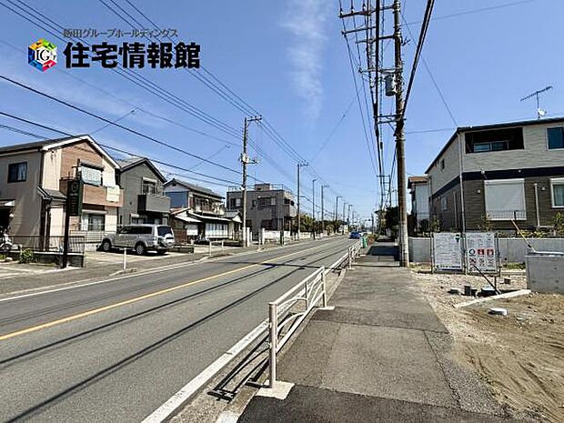 前面道路を含めた現地写真です。ぜひ周辺環境も併せてご覧ください。