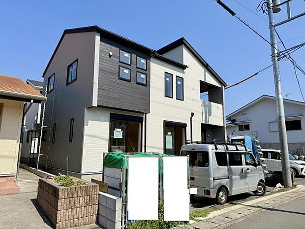 建物外観にアクセントが生まれ、重厚な外観を創り出しています。 