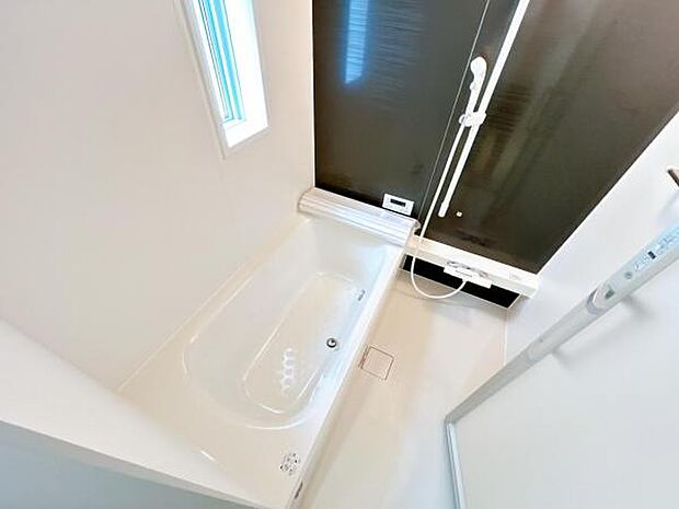 スタイリッシュな浴室で1日の疲れをゆったり癒されるのもいいですね。