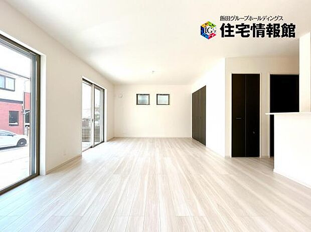 ご家族が集うLDKは約20帖の広さ、団らんの空間です。