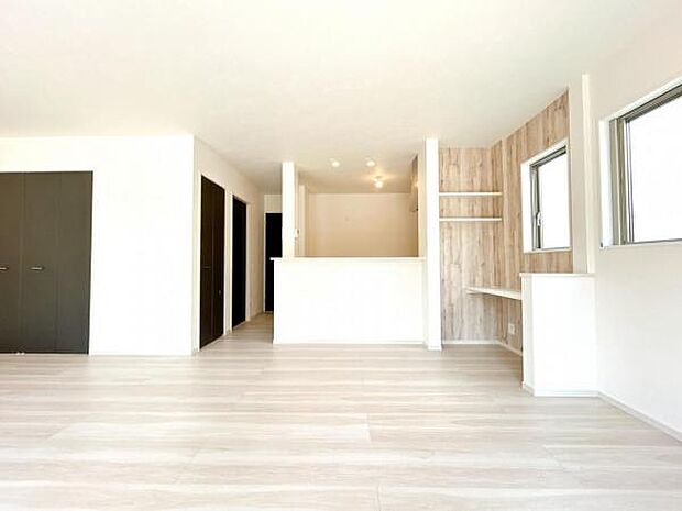 ご家族でゆったり食事が楽しめるダイニングスペースです。