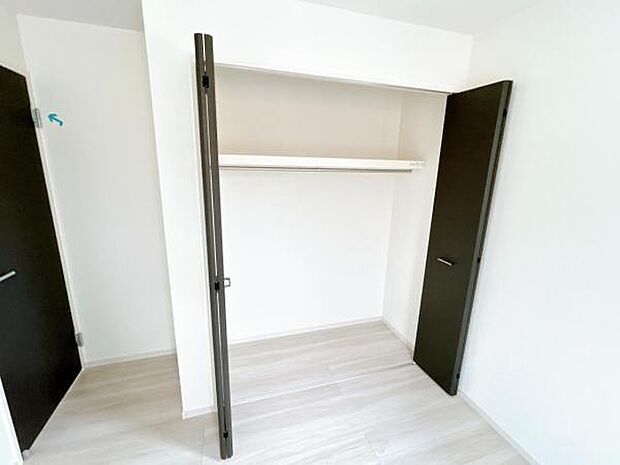 中の物を確認しやすく、取り出しやすい収納スペース。お部屋を広々とお使いいただけます。