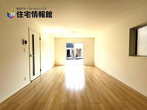 ご家族が集うLDKは約17帖の広さ、団らんの空間です。