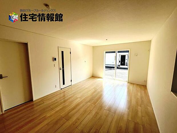 暖かな日差しが差し込むリビングダイニングです。