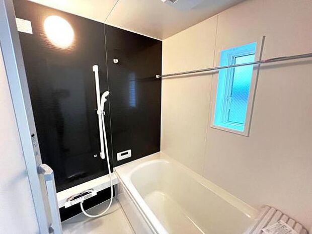 スタイリッシュな浴室で1日の疲れをゆったり癒されるのもいいですね。