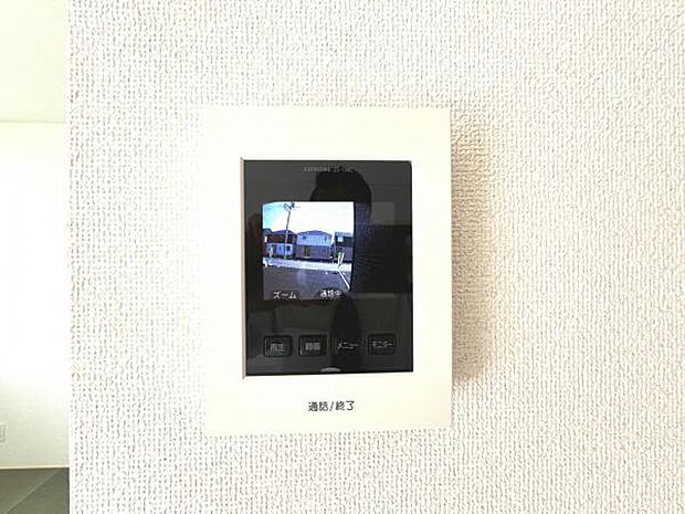 訪問者を確認できるTVモニター付きインターフォンです。