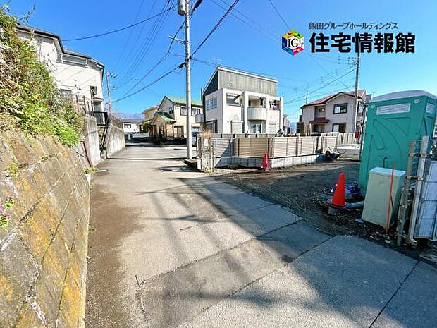 前面道路を含めた現地写真です。ぜひ周辺環境も併せてご覧ください。
