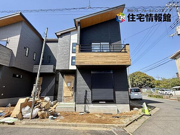 雨の日の洗濯も安心!室内干し対応の快適ランドリースペースあります。