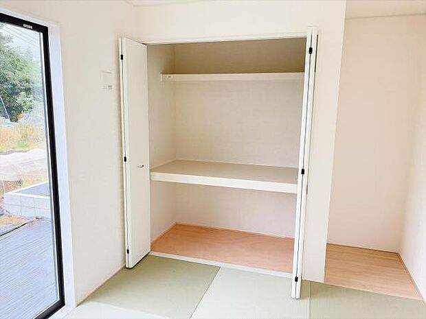 いつでもお部屋をスッキリお使い頂ける収納スペースを設置。
