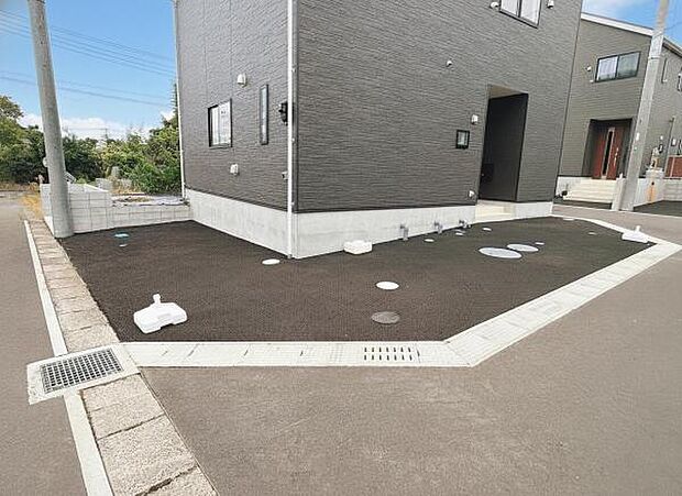 駐車場ももちろん完備しておりますのでお車所有の方にも心強いです。