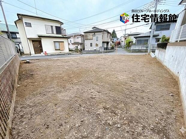 土地は178.81?(54.09坪) カースペース3台と広い庭付きの新築戸建です。