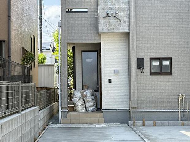 いつも気持ちよくご家族を迎えられる玄関です。