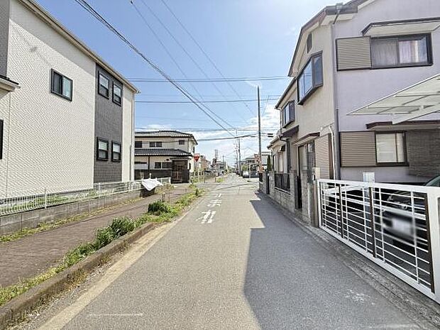 前面道路を含めた現地写真です。ぜひ周辺環境も併せてご覧ください。