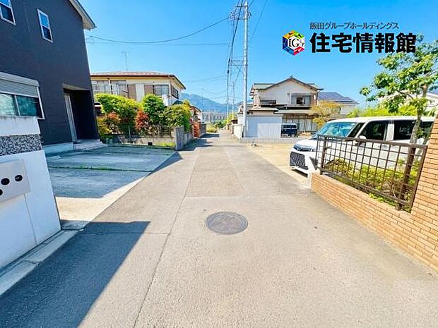 前面道路を含めた現地写真です。ぜひ周辺環境も併せてご覧ください。