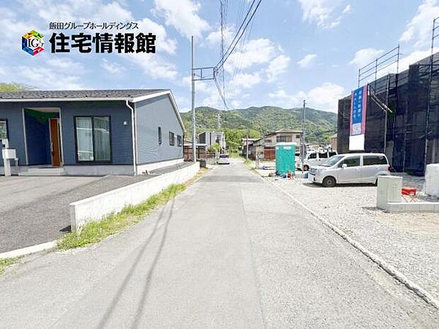 前面道路を含めた現地写真です。ぜひ周辺環境も併せてご覧ください。