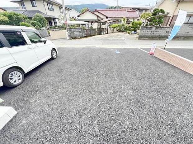 駐車場ももちろん完備しておりますのでお車所有の方にも心強いです。