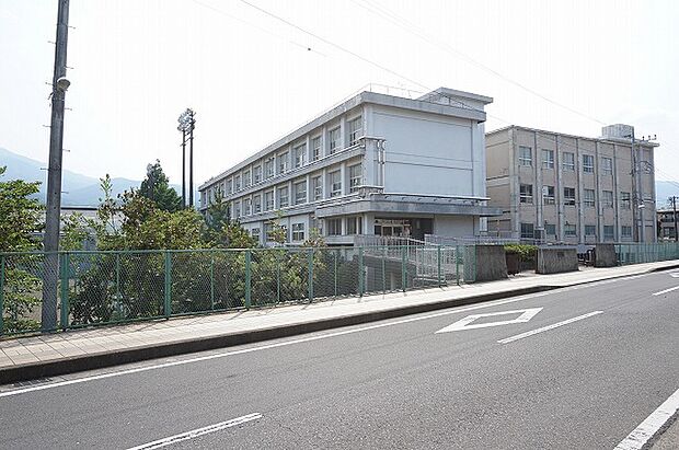 南足柄市立南足柄中学校まで約490m（徒歩7分）
