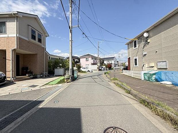 前面道路を含めた現地写真です。ぜひ周辺環境も併せてご覧ください。