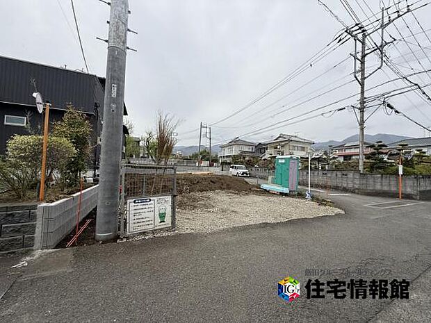 前面道路を含めた現地写真です。ぜひ周辺環境も併せてご覧ください。