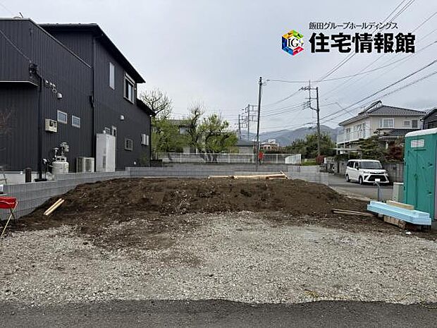 セカンドカーにも便利な駐車2台可能です。