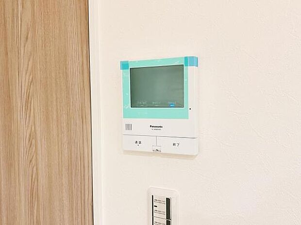訪問者を確認できるTVモニター付きインターフォンです。