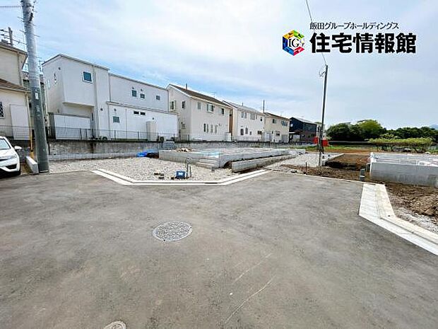 前面道路を含めた現地写真です。ぜひ周辺環境も併せてご覧ください。