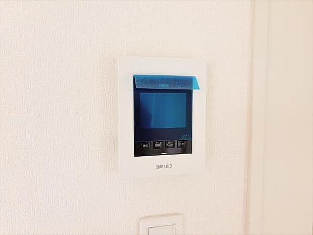 訪問者を確認できるTVモニター付きインターフォンです。