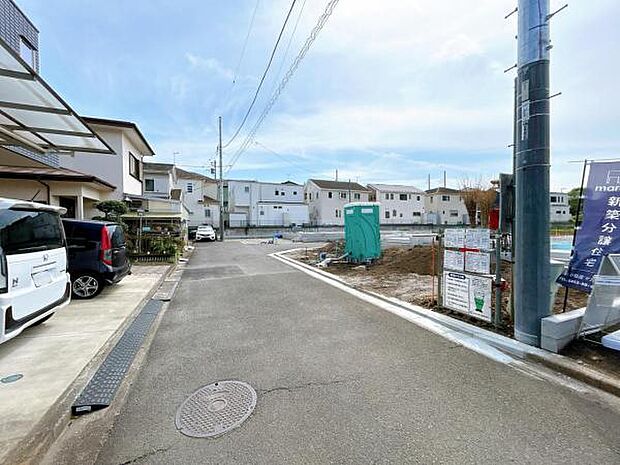 前面道路を含めた現地写真です。ぜひ周辺環境も併せてご覧ください。