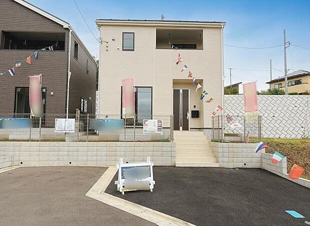 駐車場ももちろん完備しておりますのでお車所有の方にも心強いです。