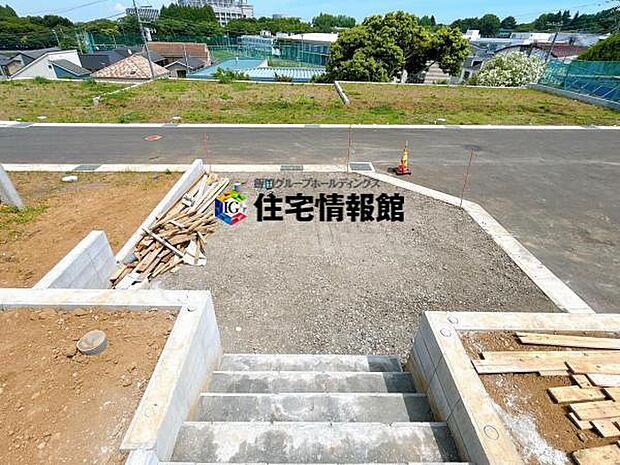 セカンドカーにも便利な駐車2台可能です。(車種によります)