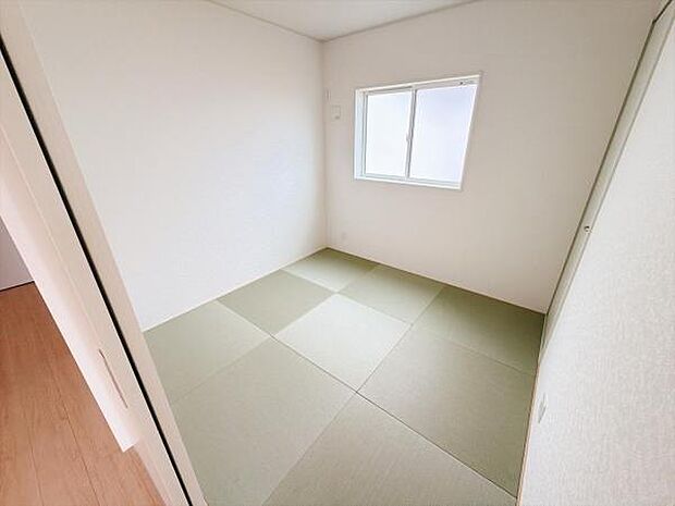 和室スペースです。畳のお部屋は寛げる空間ですね。