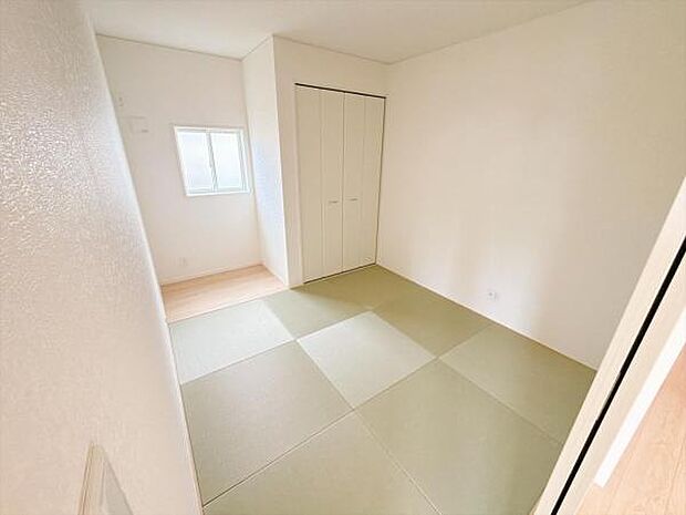 和室スペースです。畳のお部屋は寛げる空間ですね。