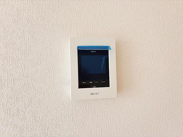 訪問者を確認できるTVモニター付きインターフォンです。