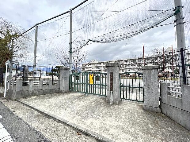 秦野市立南小学校まで約800m(徒歩10分)