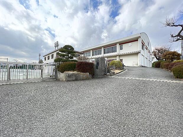 秦野市立南中学校まで約470m(徒歩6分)