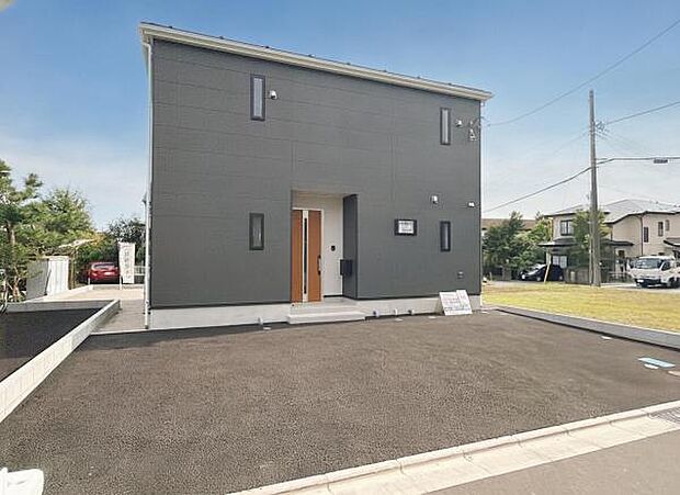 駐車場ももちろん完備しておりますのでお車所有の方にも心強いです。