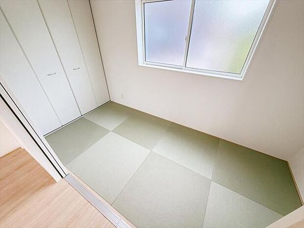 和室スペースです。畳のお部屋は寛げる空間ですね。