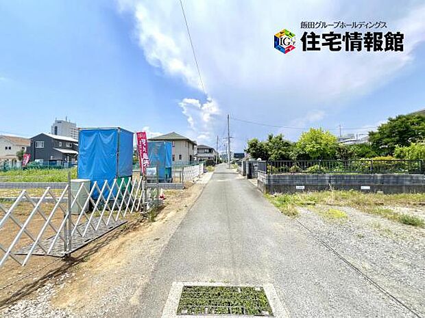 前面道路を含めた現地写真です。ぜひ周辺環境も併せてご覧ください。