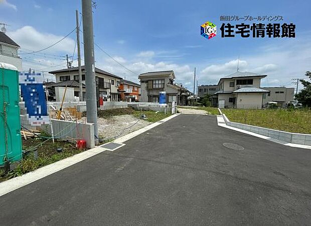 前面道路を含めた現地写真です。ぜひ周辺環境も併せてご覧ください。