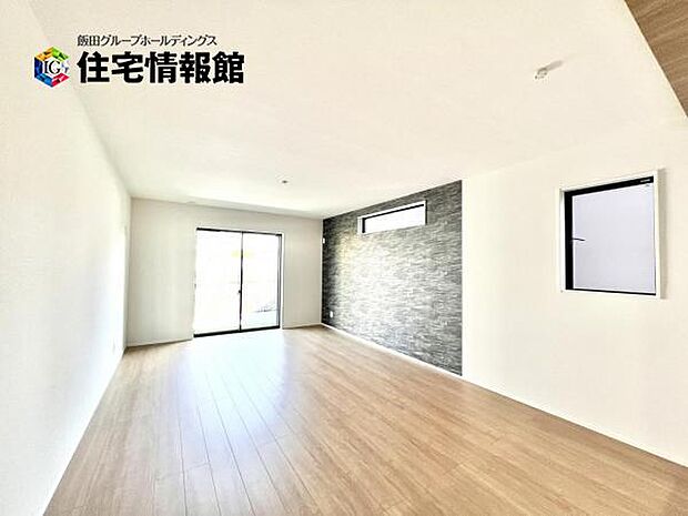 ご家族が集うLDKは約18帖の広さ、団らんの空間です。