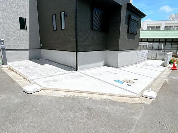 駐車場ももちろん完備しておりますのでお車所有の方にも心強いです。