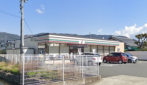 セブン-イレブン 開成町円通寺店まで約500m(徒歩7分)