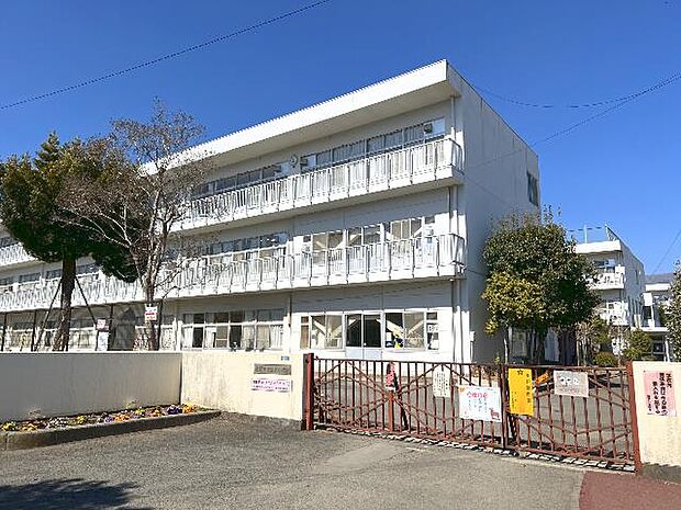 秦野市立渋沢小学校まで約600m(徒歩8分)