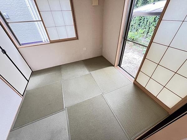 和室スペースです。畳のお部屋は寛げる空間ですね。
